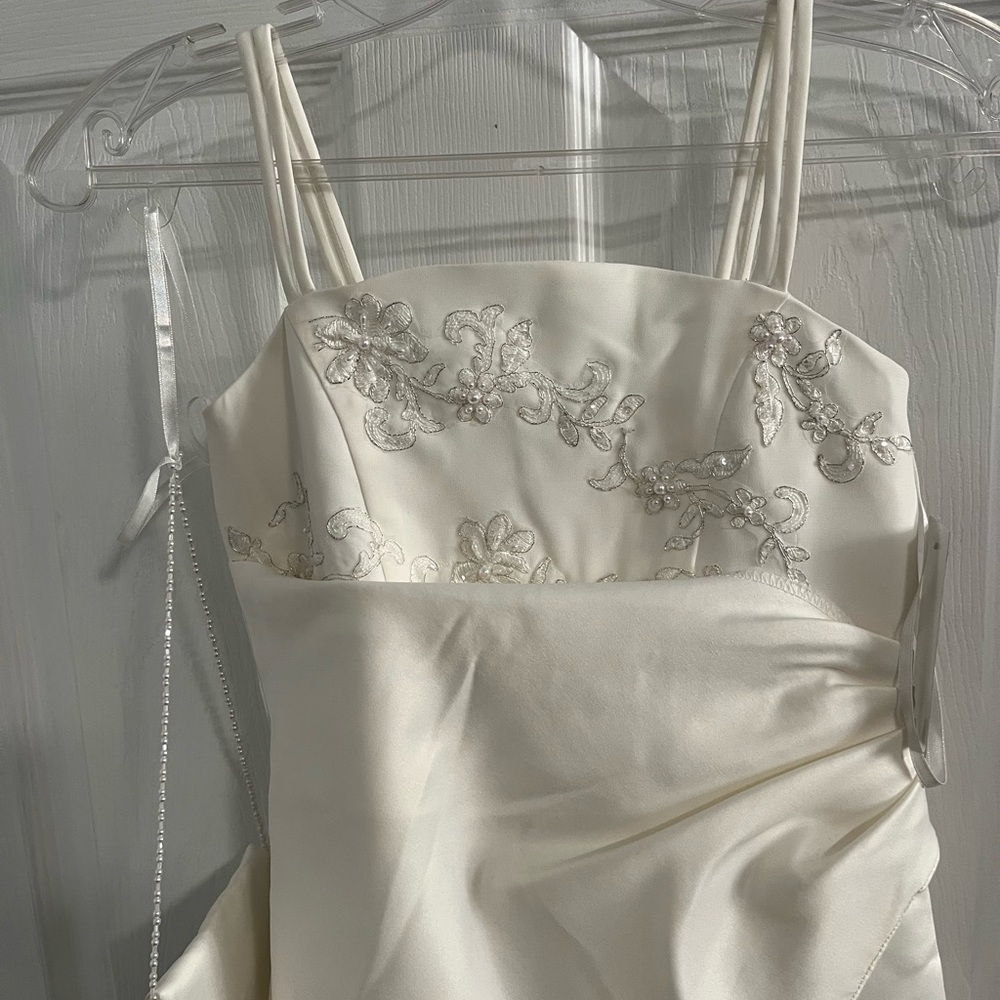 Flower girl dress multiple sizes.